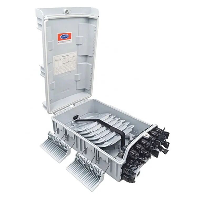 Razdelilna omarica z optičnimi vlakni za pritrditev na drog